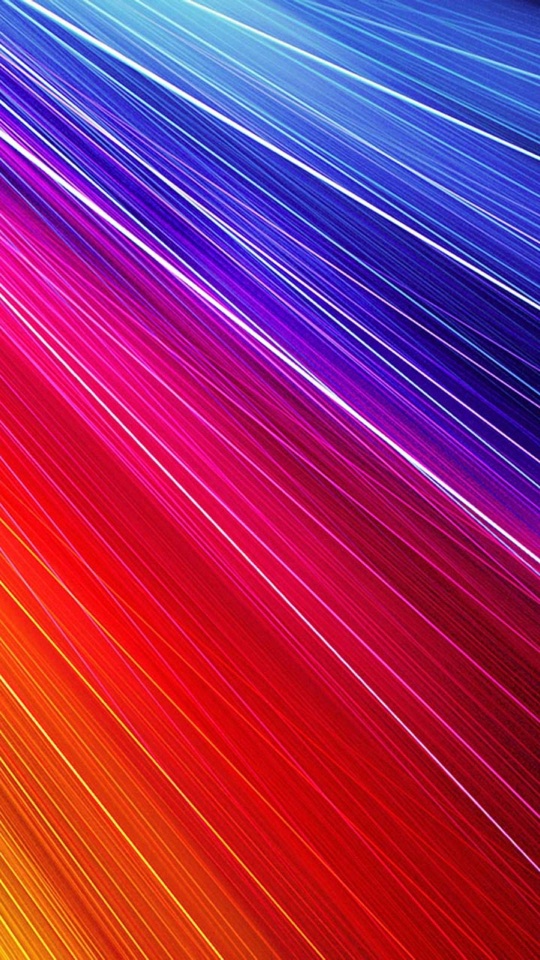 青や紫、赤、オレンジの細い光線が斜めに走り、虹色に流れる抽象デジタルアート。