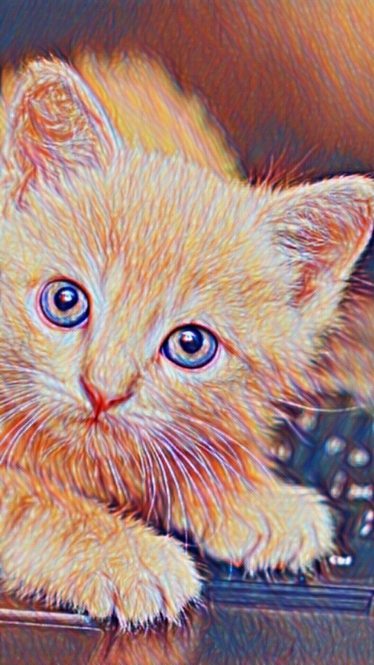 青い瞳の薄茶色の子猫を、絵画のような筆致で写した縦長の写真です。