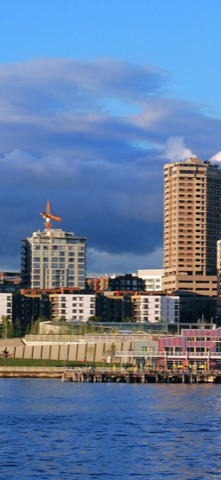 Ciudad portuaria de día