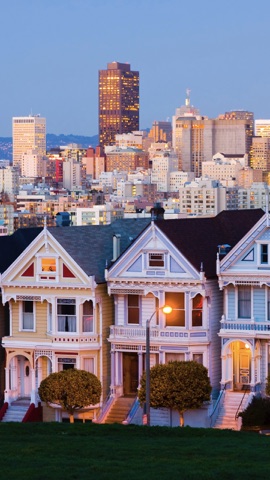 夕暮れの街並みと洋館